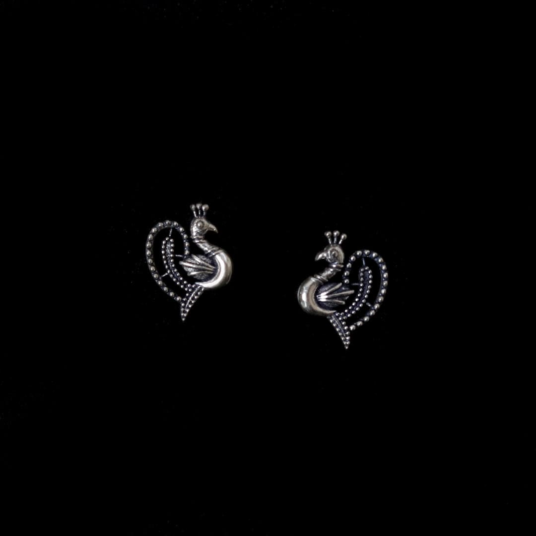 Embrace the allure of self-discovery with our handcrafted peacock studds, a perfect blend of elegance and sophistication. These sterling silver earrings, designed to enhance your everyday style, invite you to celebrate your unique beauty. Let each delicate detail whisper confidence and grace, making them an exquisite addition to your jewelry collection.